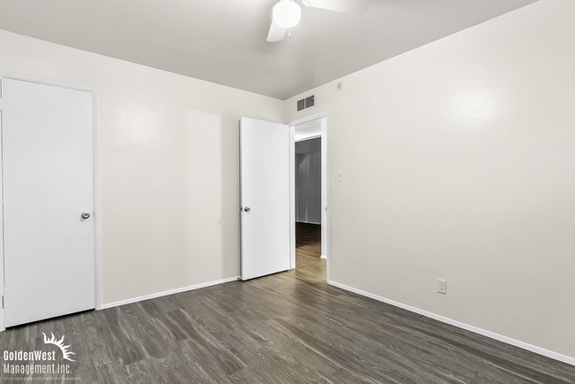 Building Photo - Charming 2Bdm 1Ba Apartment in Phoenix - M...