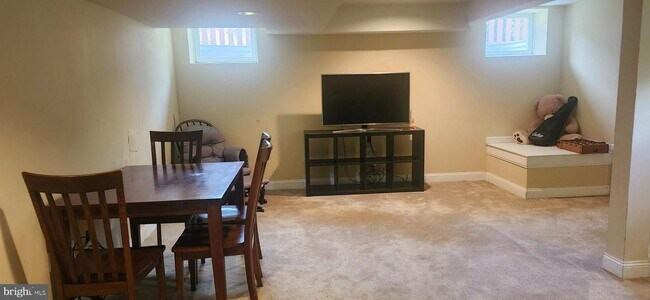 Building Photo - 2 Marchesi Dr