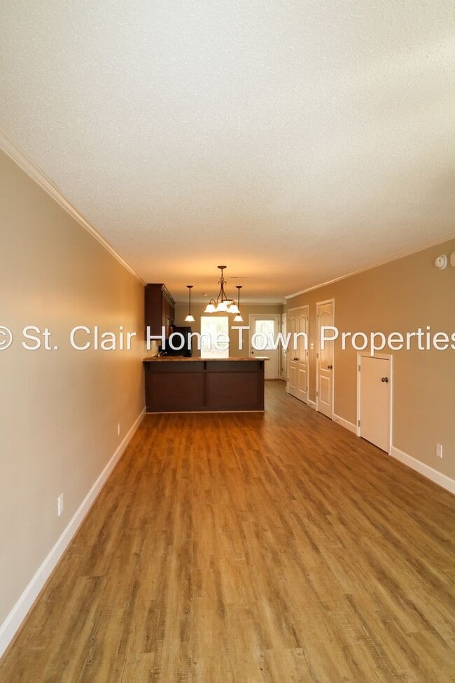 Building Photo - Newly Renovated Triplex