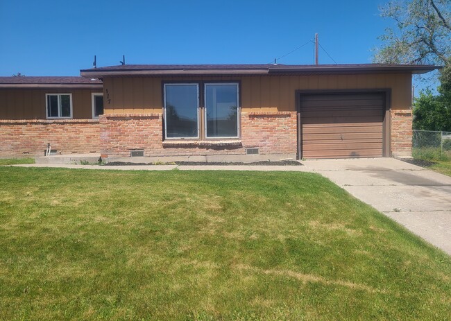 Building Photo - 117 Ranch Dr