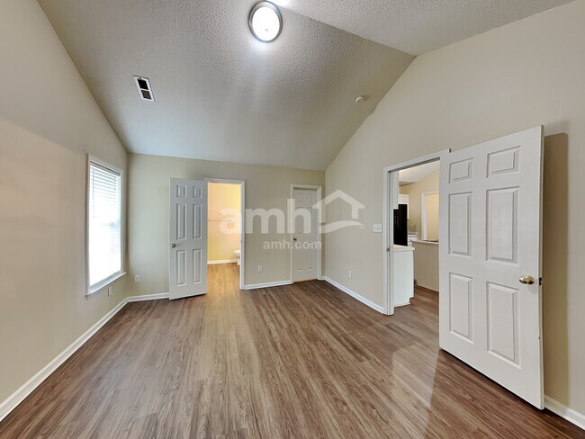 Building Photo - 4902 Hunters Bluff