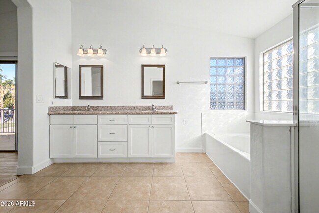 Building Photo - 7456 W Aurora Dr