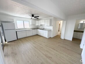 Building Photo - Newly renovated 3 bed, 3 bath w/ 2 parking...