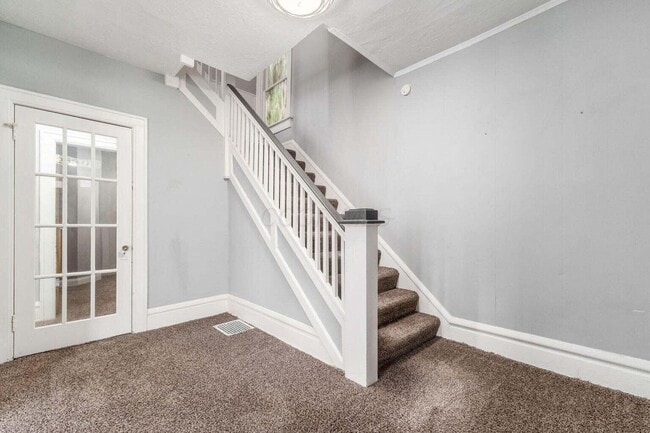 Building Photo - 2339 Summit St