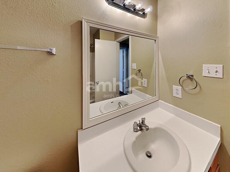 Building Photo - 7710 Eldergrove Ln