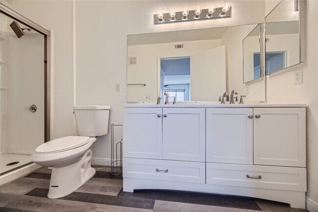 Building Photo - Beautiful Condo in Gated Community - Near Harry Reid Airport