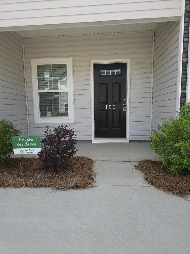 Building Photo - 102 Lowland Dr