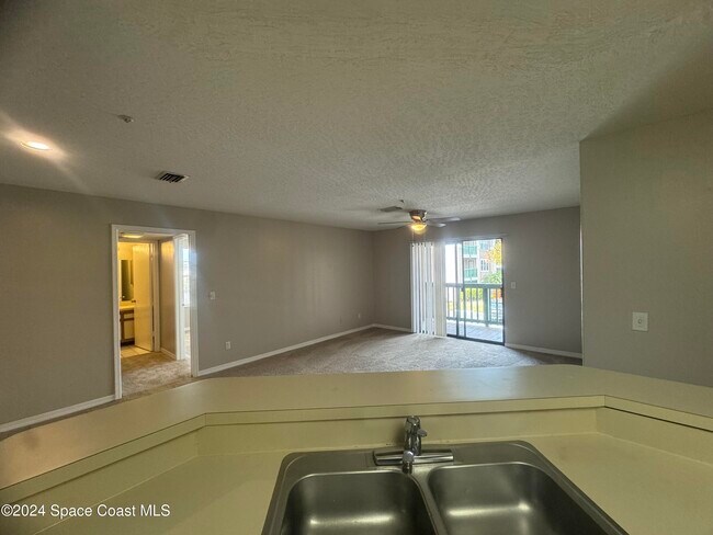 Building Photo - 7667 N Wickham Rd