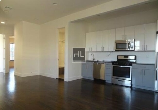 Building Photo - CENTRAL AVENUE / Spacious Bushwick 4 Bed 2...