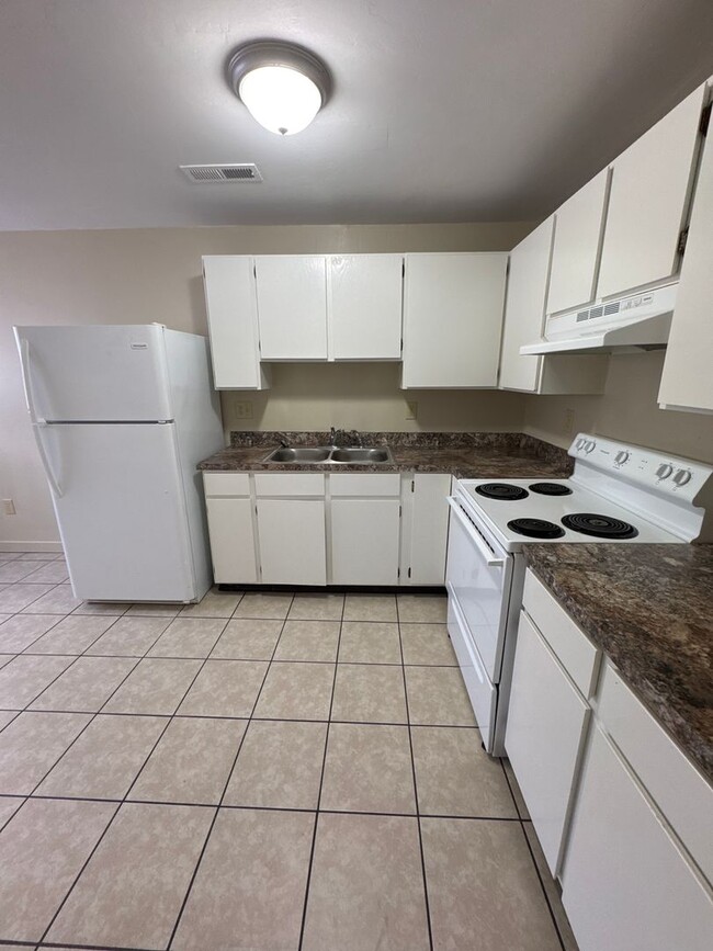 Building Photo - 568 E 250 N