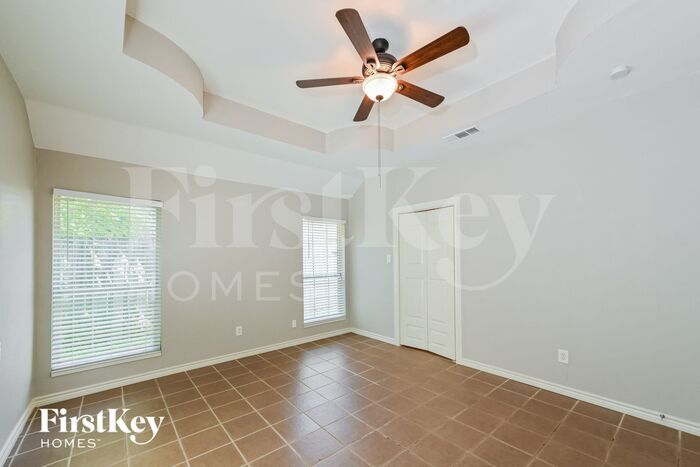 Building Photo - 4447 Donalbain Dr