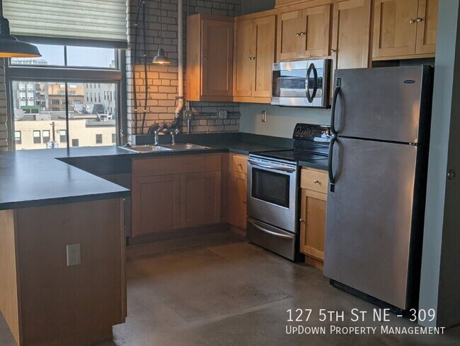 Building Photo - 127 5th St NE