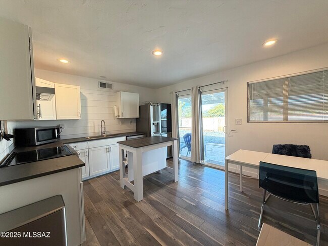 Building Photo - 8271 E Kenyon Dr