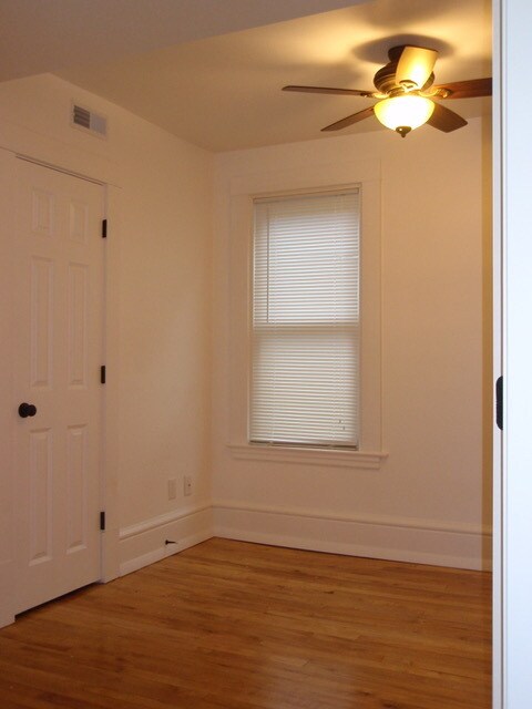 Building Photo - 1709 Buchanan St NE