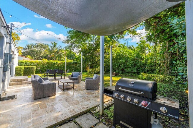 Building Photo - 166 NW 100th Terrace