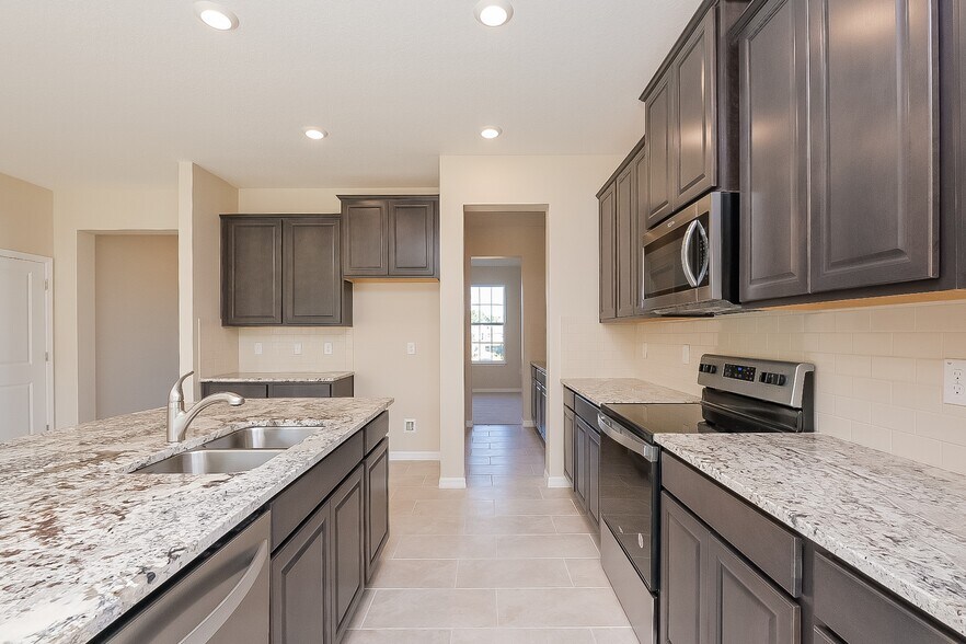 Building Photo - 15506 Sweet Springs Bend