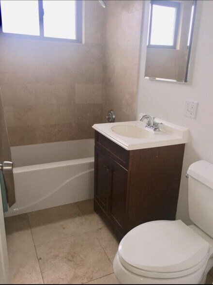 Building Photo - 1348 W Chase Ave