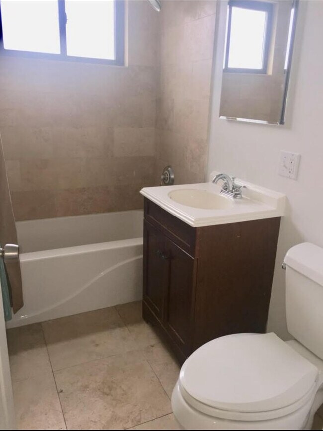 Building Photo - 1348 W Chase Ave