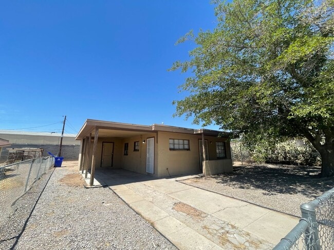 Building Photo - Cute 3-bedroom, 1-bathroom Home