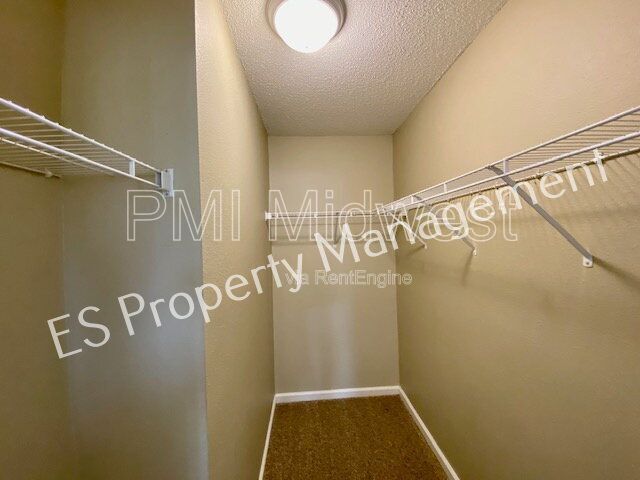 Building Photo - 5650 Loudon Dr