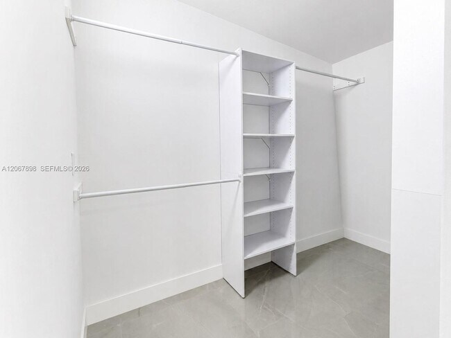 Building Photo - 14124 Kendale Lakes Cir