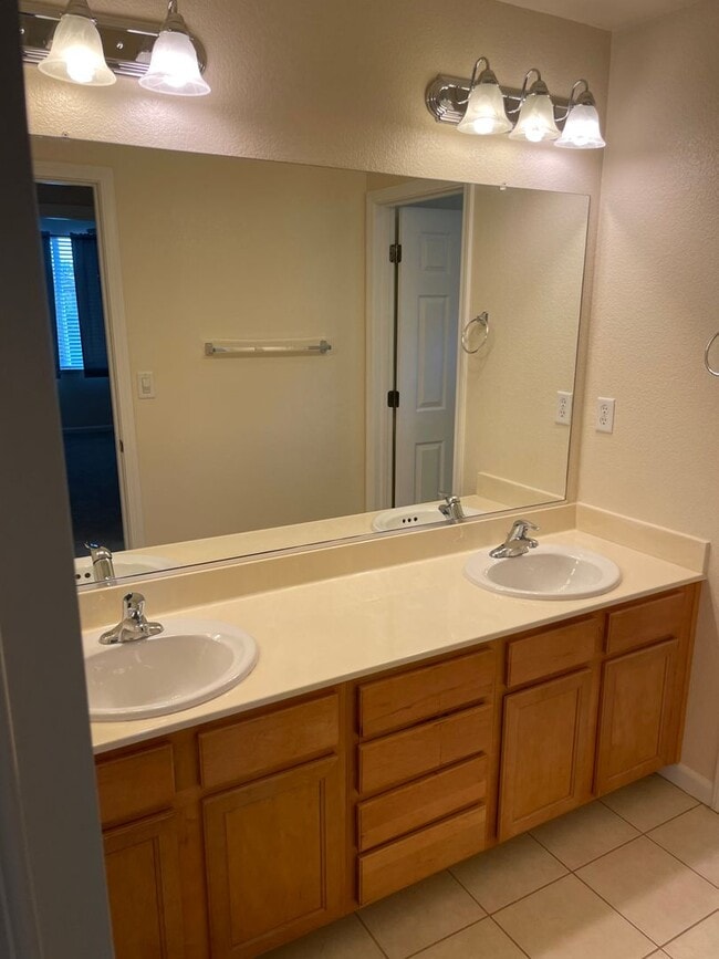 Building Photo - NICE TWO STORY HOME IN WEST ROSEVILLE