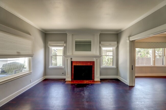 Building Photo - Gorgeous Home in Old Towne Orange