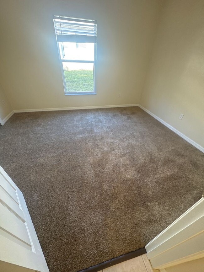 Building Photo - Lovely Large 5/4 Pool Home in West Haven