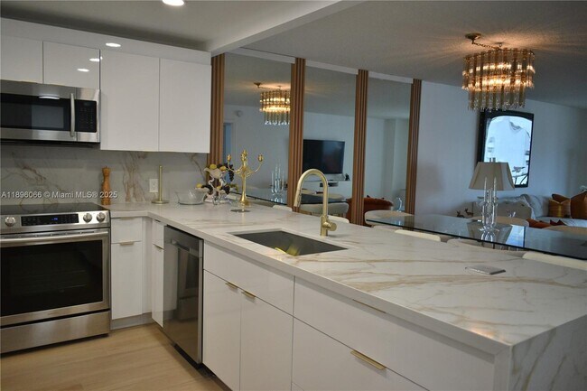 Building Photo - 1865 S Ocean Dr