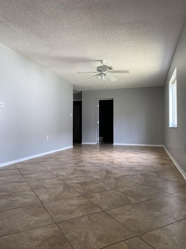 Building Photo - 23117 Dover Dr