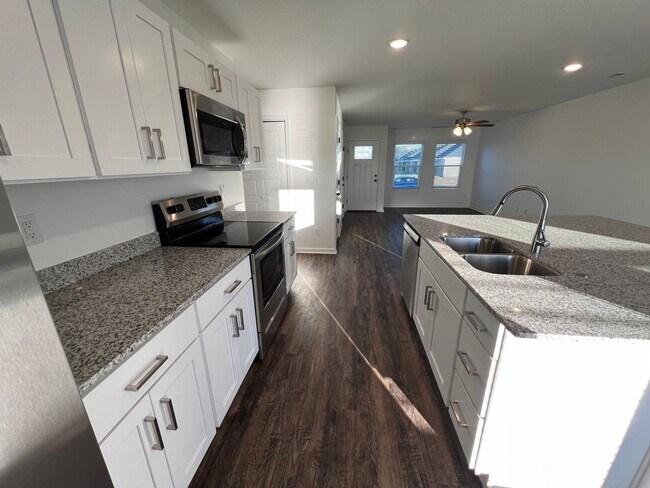 Building Photo - New Beginnings Start with AMRR: 3 Bedroom ready for move in!