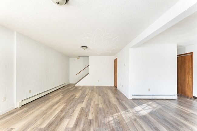 Building Photo - 621 N Rogers Ave