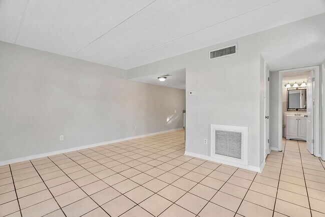 Interior Photo - Kenwood - Renovated 1 & 2 Bedrooms