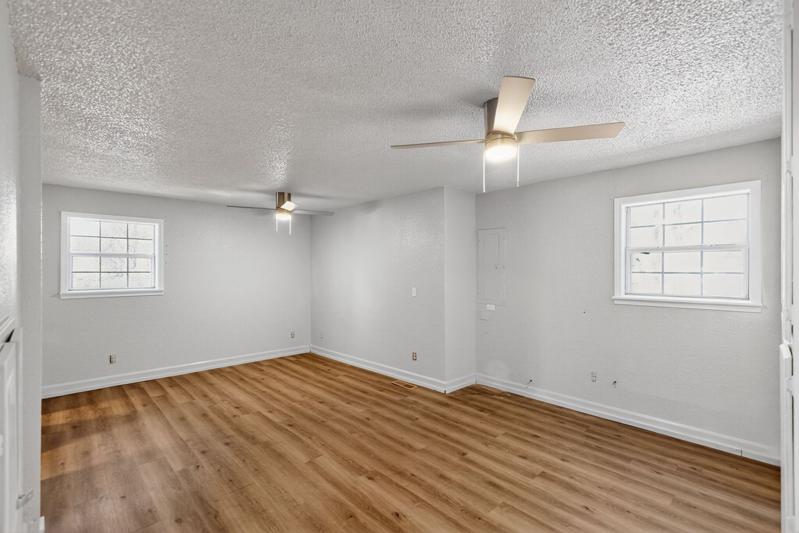 Building Photo - 606 N Miller St