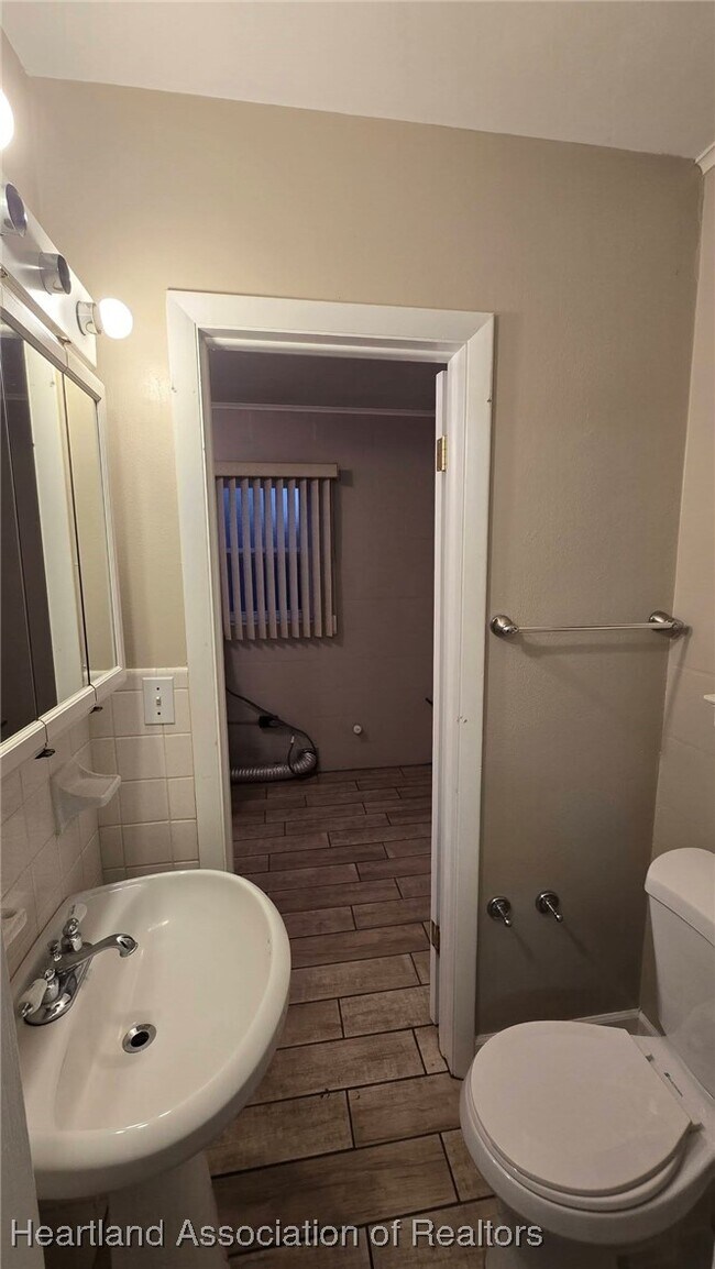 Building Photo - 6321 Lakeside Dr W