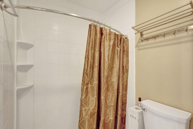 Building Photo - 602 Lakewood Dr