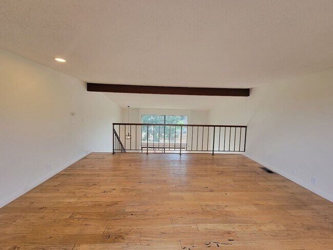 Building Photo - HUGE UPPER 1BD/1.5BA CONDO WITH LOFT, PARKING LAUNDRY AND 2 PRIVATE BALCONIES!!