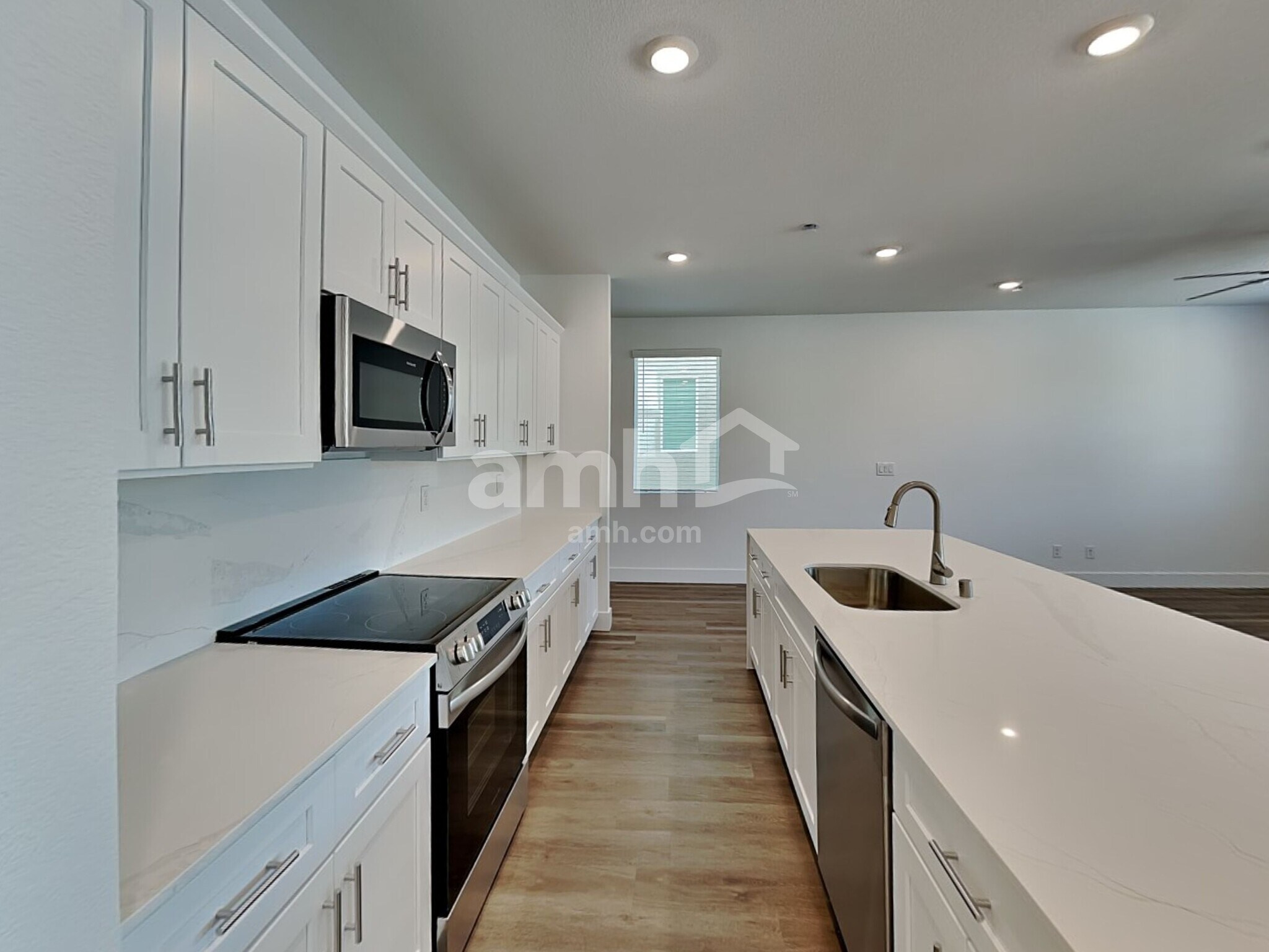 Building Photo - 5880 Vaes Dothrak St