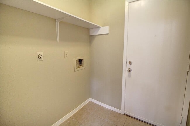 Building Photo - 10024 Spring Pl Dr
