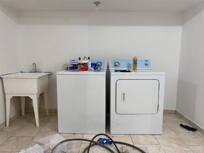 Building Photo - 40-33 191st St