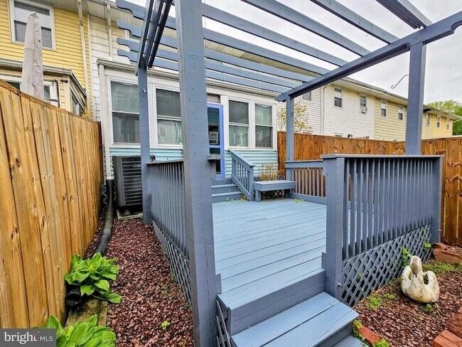 Building Photo - 1519 Roosevelt Dr