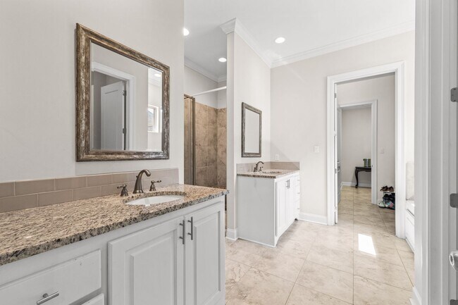 Building Photo - Luxury Living in The Woodlands - COMING SO...