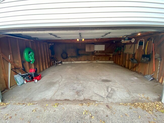 2-Stall Garage Open With Plenty of Space - 1015 20th Ave SE