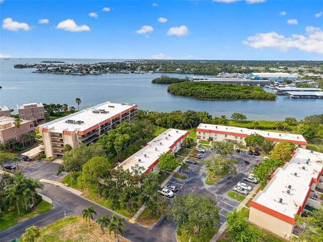 Building Photo - 2700 Bayshore Blvd