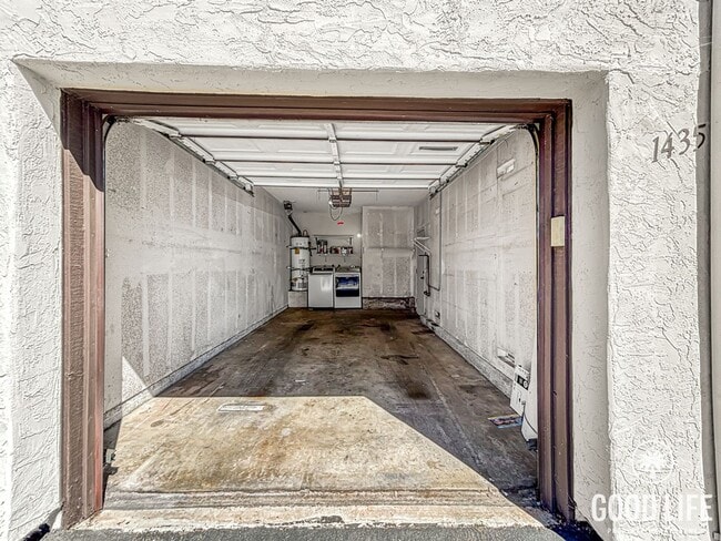 Building Photo - Stunning 3BD/2.5BA Townhouse in El Cajon W/ Central A/C, W/D, 2 Balconies, & Community Pool/Spa!