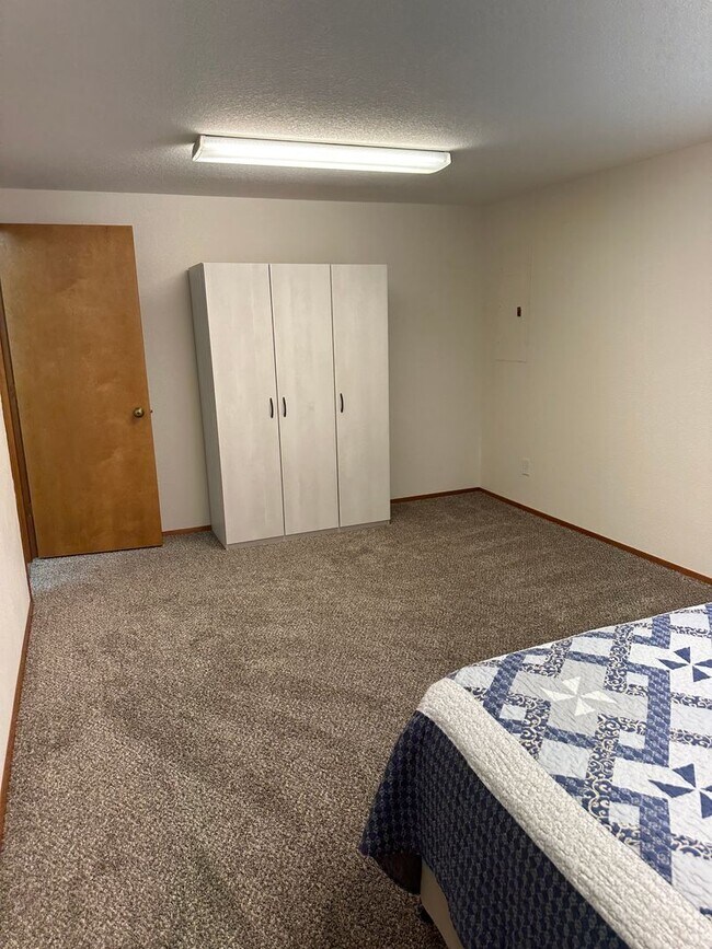 Building Photo - Quiet property in the county!