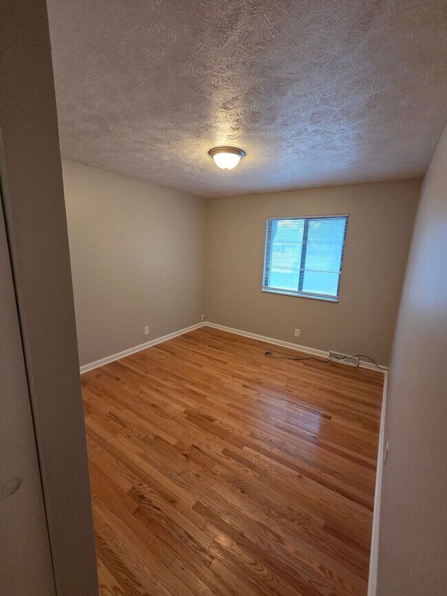 Building Photo - Millard 4 bed 2.5 bath, 2 car garage, fenc...