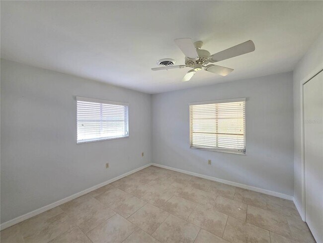 Building Photo - 1379 Cambridge Dr