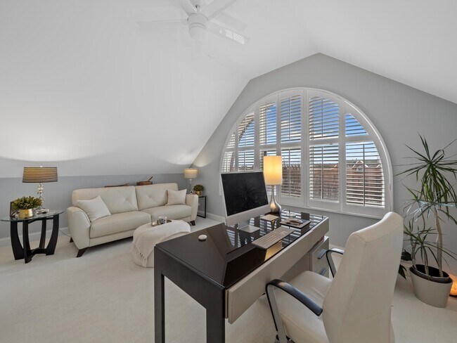 Building Photo - 2048 Valor Ct