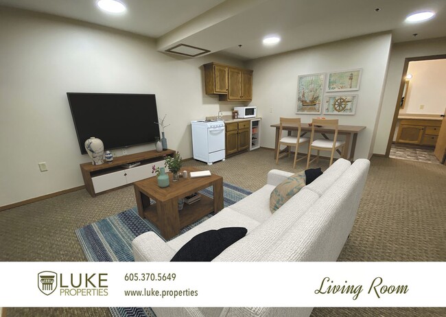 Building Photo - 138 N Sycamore Ave